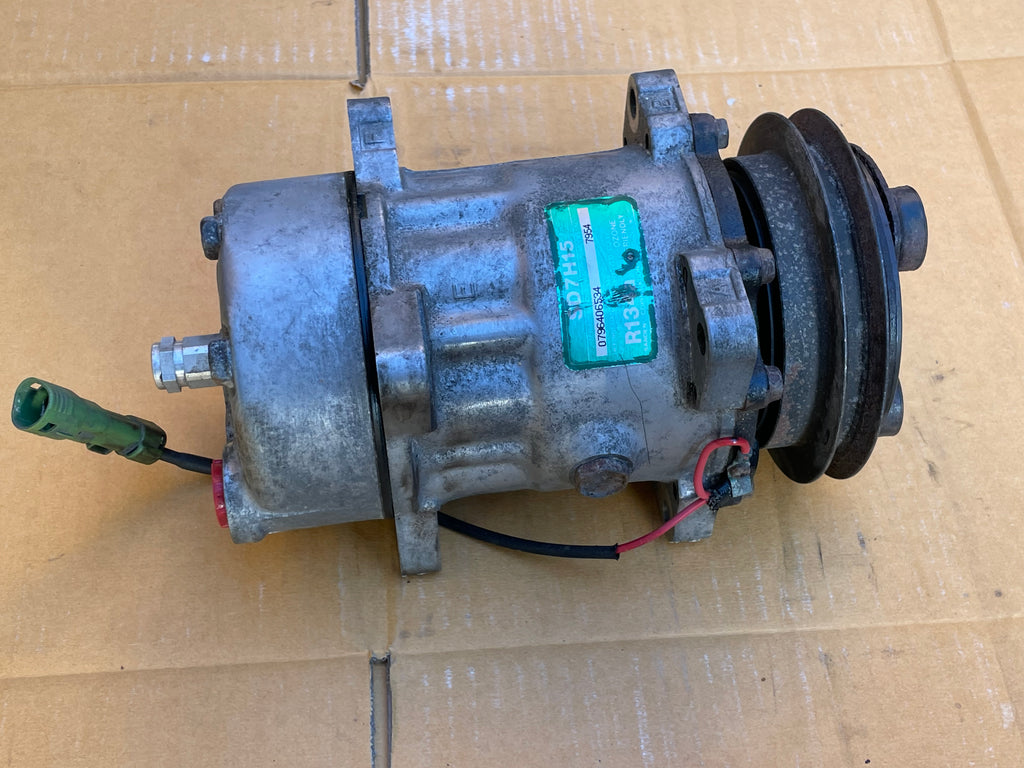 Jaguar XJ40 Genuine Sanden SD7H15 air conditioning compressor 93 Jaguar XJ40 Genuine Sanden SD7H15 air conditioning compressor 93