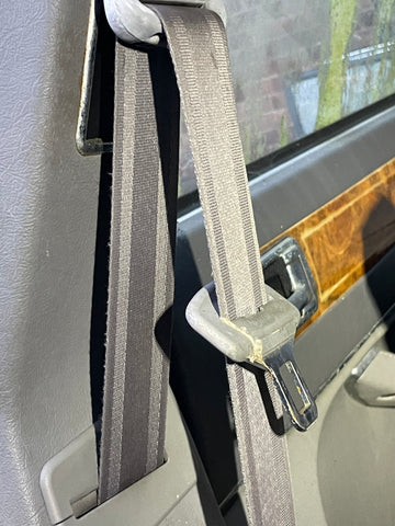 Daimler Jaguar XJ40 94-94 Right front seat belt LDY SAVILL GREY