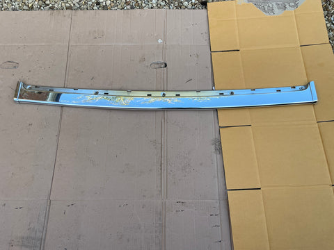 Daimler Jaguar XJ40 VDP rear centre bumper chrome piece 9.5/10 BEC24152