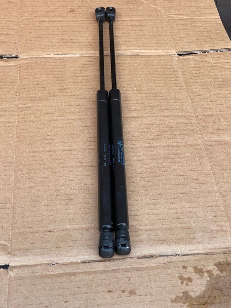 B171AB87-E390-4E53-8377-