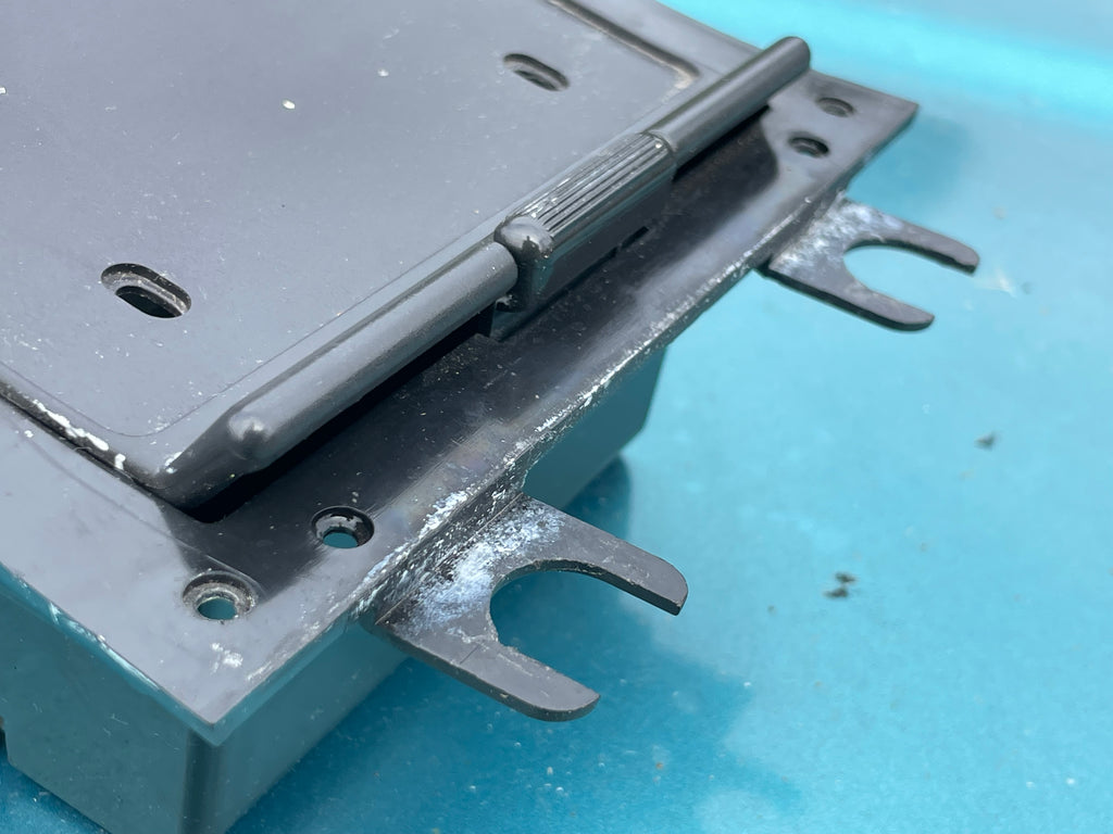 Jaguar Daimler XJ40 X300 Centre console Ash Tray (without veneer