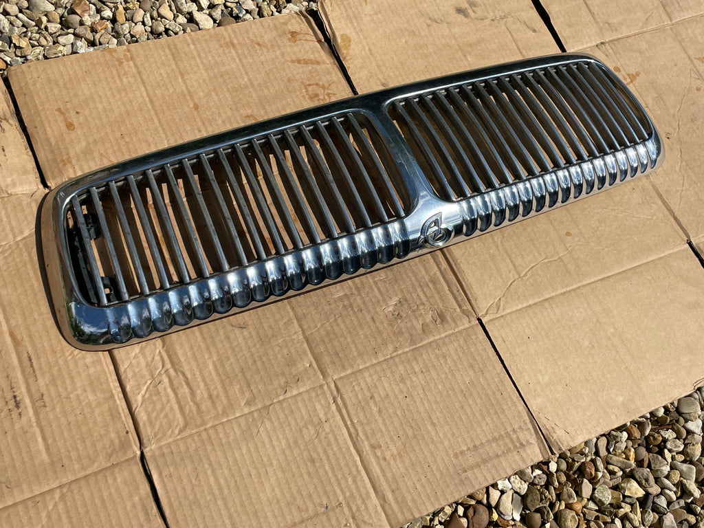 Daimler JAGUAR X300 X305 VDP Fluted Front Radiator Grill Black Cherry