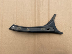 Daimler Jaguar XJ40 86-92 Right side E D post trim strip cover base plate