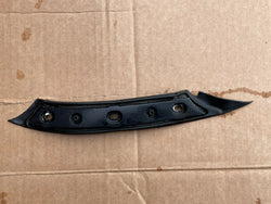 Daimler Jaguar XJ40 93-94 D post trim finisher right side base plate & rubber gasket
