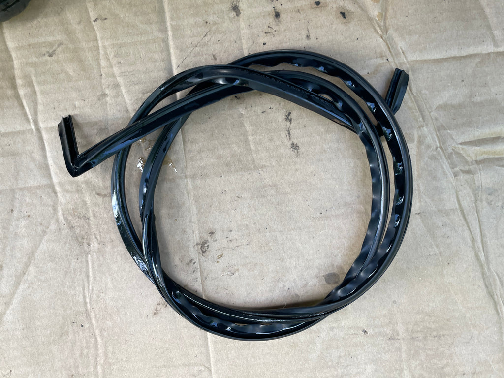 Daimler Jaguar XJ40 X300 8897 scuttle top cover rubber gasket seal