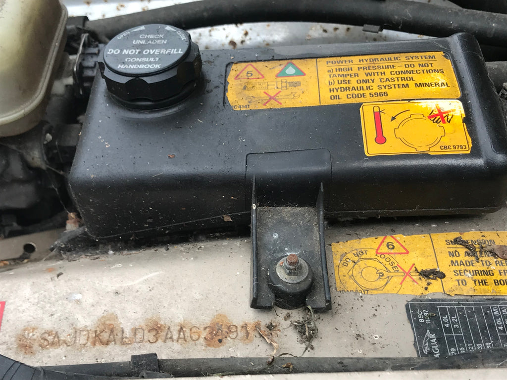 Daimler Jaguar XJ40 Power Steering Reservoir Bottle 9092 triple pipe Black Cherry Jaguar