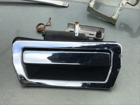 Daimler Jaguar XJ40 3.6 2.9 early version Chrome OSR RH Rear outer chrome door handle BEC20248