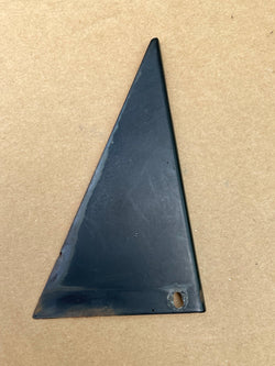 Daimler Jaguar XJ40 Cheater Plate window black triangle RH side