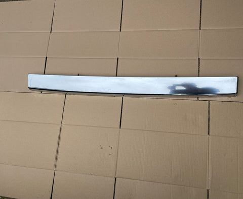 Jaguar XJS facelift rear bumper centre chrome piece HHC6620AA
