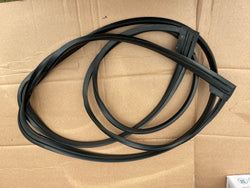 Jaguar XJ40 88-93 front screen rubber outer finisher seal