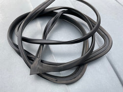 Jaguar X300 94-97 front wind screen rubber outer finisher seal