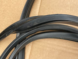 Jaguar XJ40 88-93 front screen rubber outer finisher seal