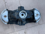 Daimler Jaguar X300 X330 Autobox automatic transmission mount support centre rubber bush MNA7550AC