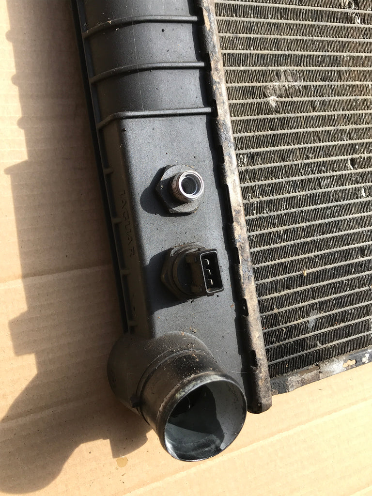 Jaguar XJ40 X300 radiator MNA4190DB Black Cherry Jaguar