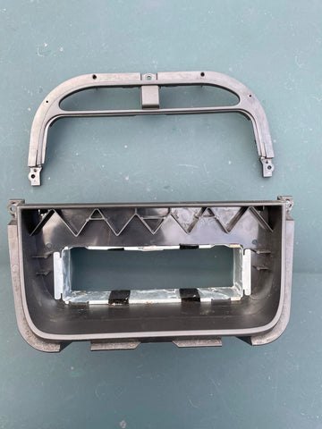 Daimler Jaguar X308 XJ8 radio & climate control Heater control panel surround mounts LNC6290AC