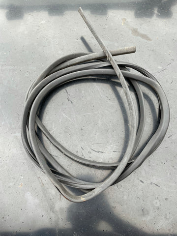 Daimler Jaguar XJ40 front or rear screen rubber inner seal Mastic dam retention BEC25457