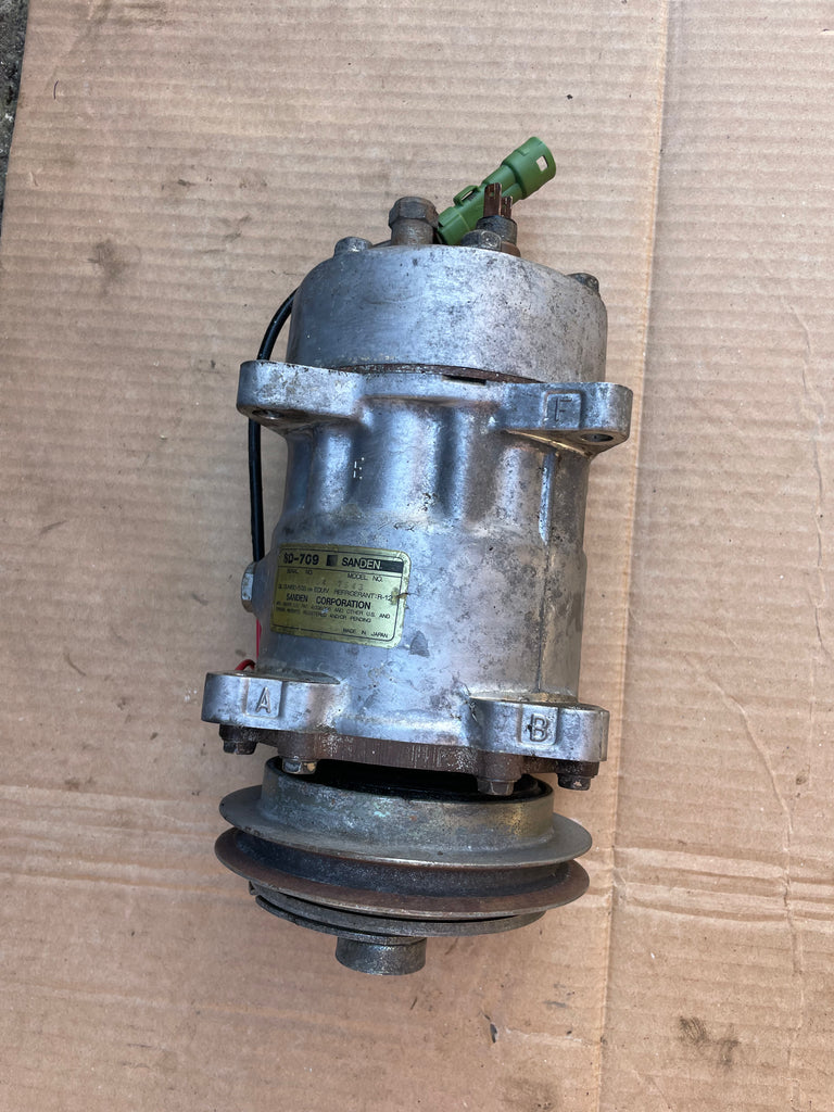 Jaguar XJ40 Sanden SD-709 air conditioning compressor 91-92 models