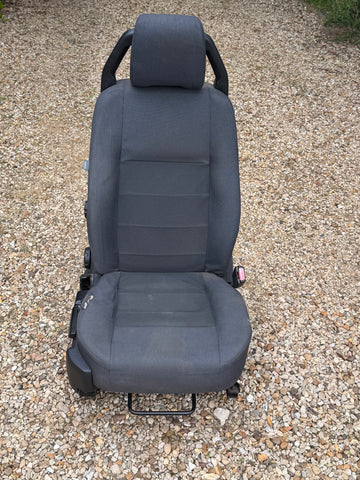 Land Rover Discovery 3 L319 04-09 genuine Right front seat Cloth Manually operated- SPARES OR REPAIRS