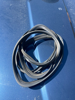 JAGUAR X308 X300 LWB 94-02 Rear Screen Rubber Seal