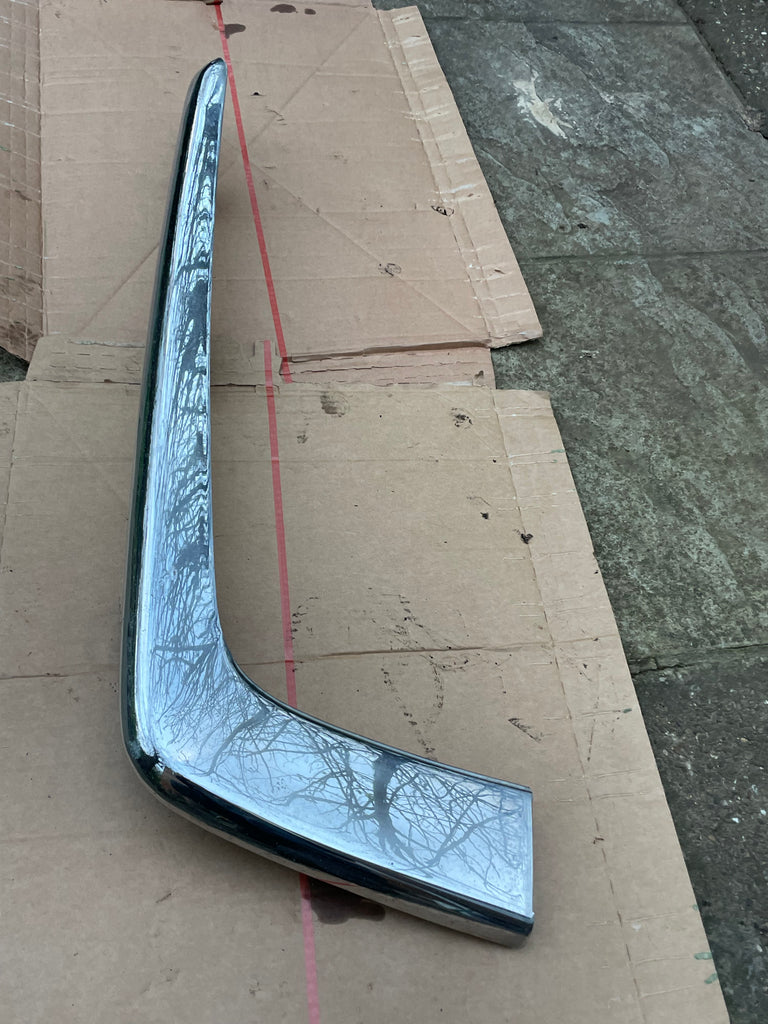 Jaguar XJS Pre facelift left side rear bumper centre chrome piece blad ...
