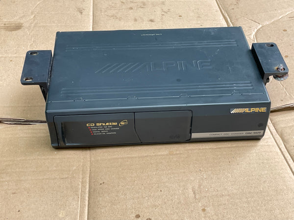 Alpine CD Changer- fits Daimler Jaguar XJS XJ40 XK8 Series 3 X300 GENUINE CD Changer with bracket & cartridge equivalent to DBC10432