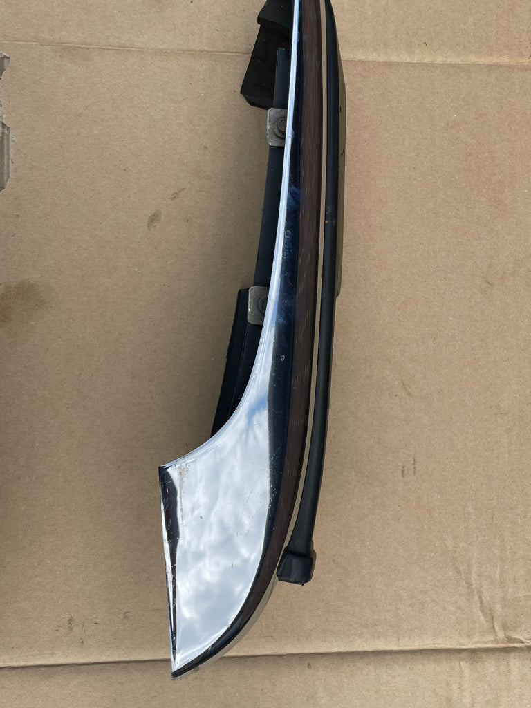 Daimler Jaguar VDP XJ40 Left side front bumper side section with chrom ...