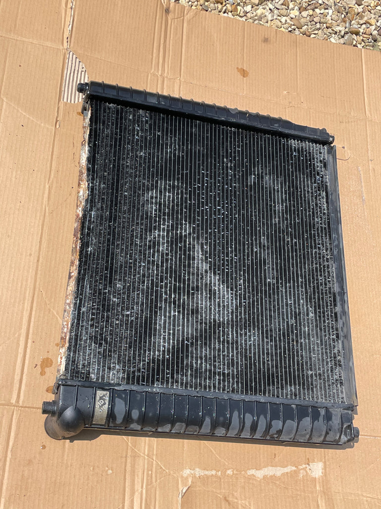 Jaguar XJ40 1993 only radiator using push fit oil cooler connections ...