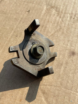 Jaguar XJS XJ40 AJ6 power steering pump Flange/ driving gear EAC7081 connection from the engine block