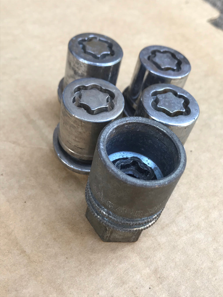 Jaguar X300 X308 XJ40 XK8 Locking Wheel Nut Set With Key Nuts Black